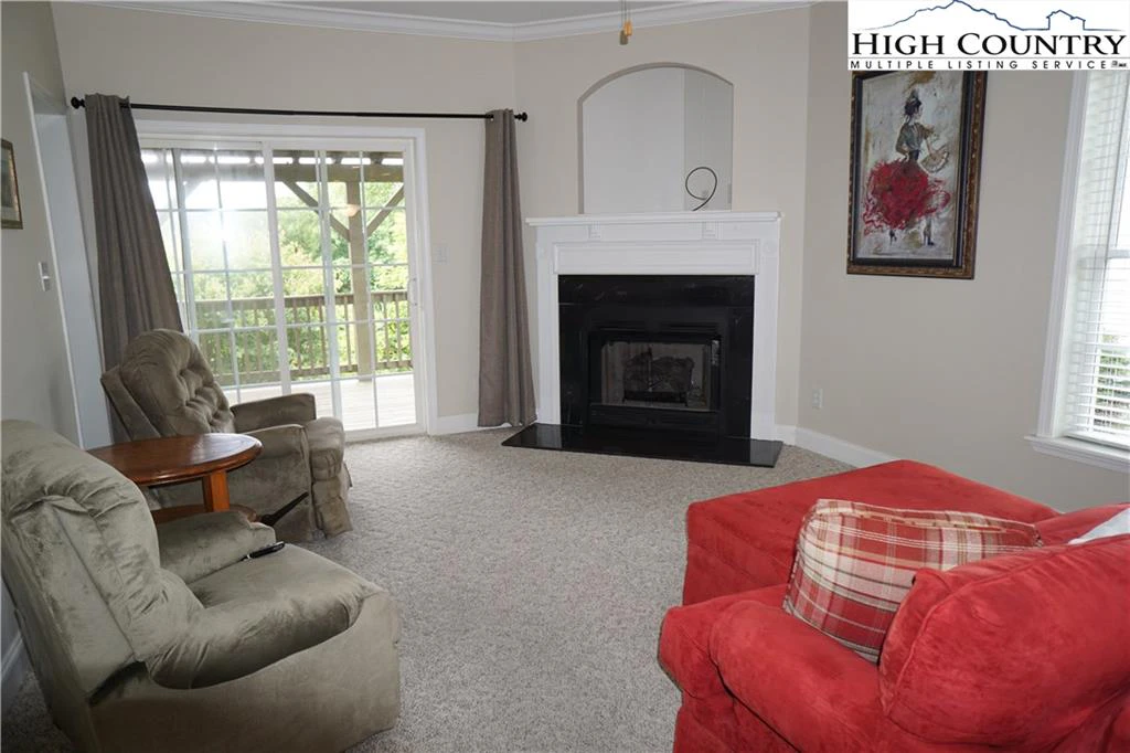 Image number 13 for the current listing