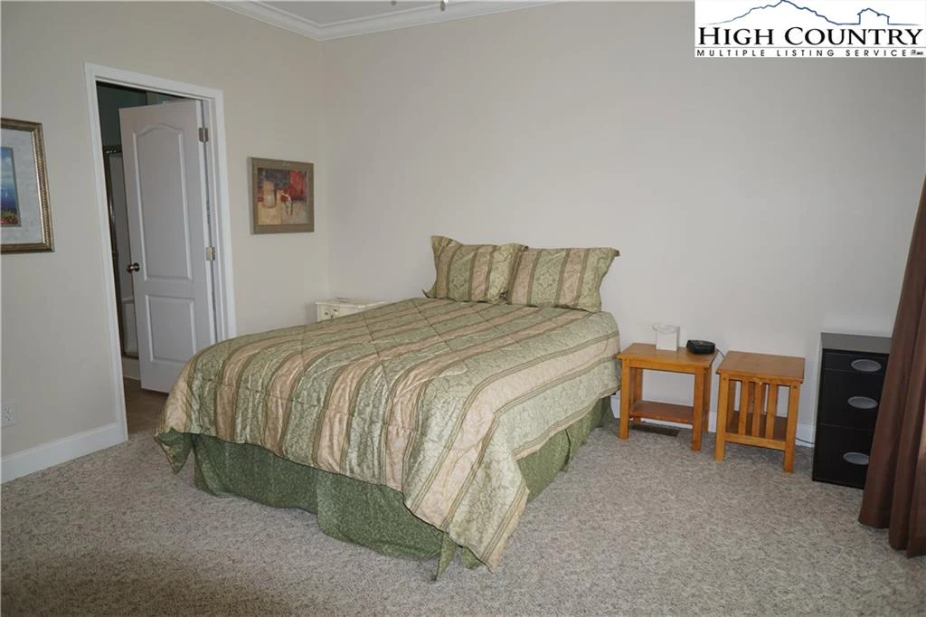Image number 2 for the current listing