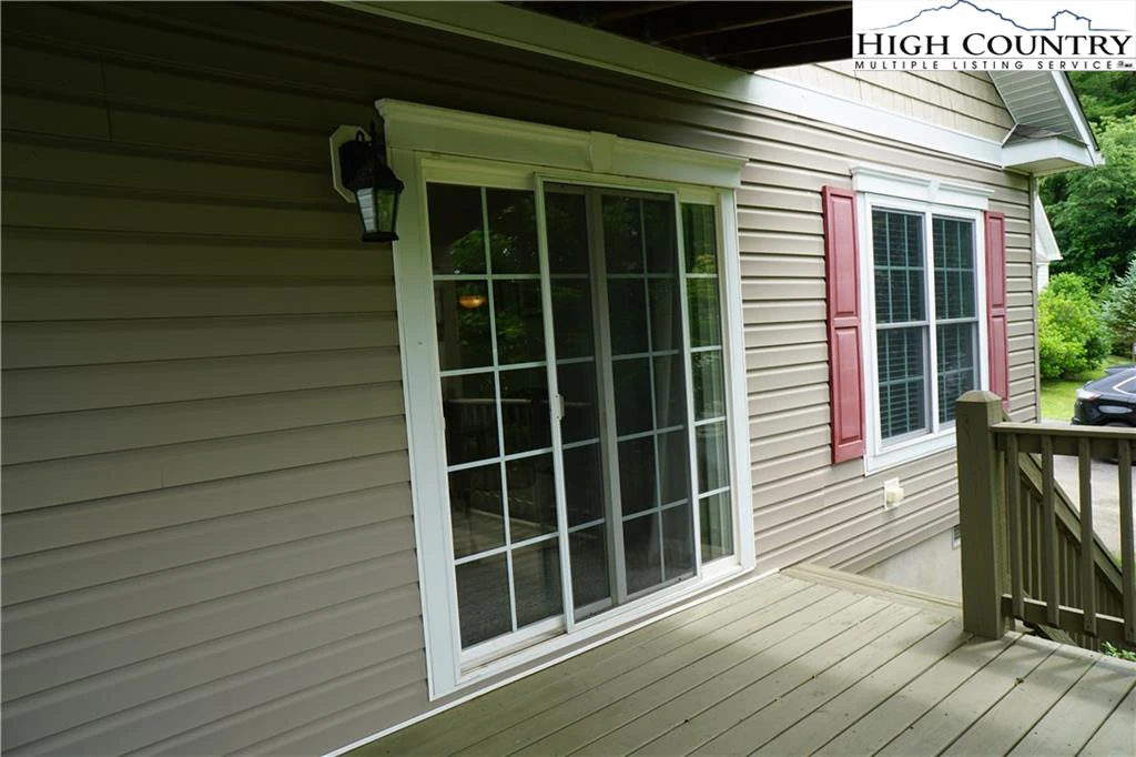 Image number 9 for the current listing