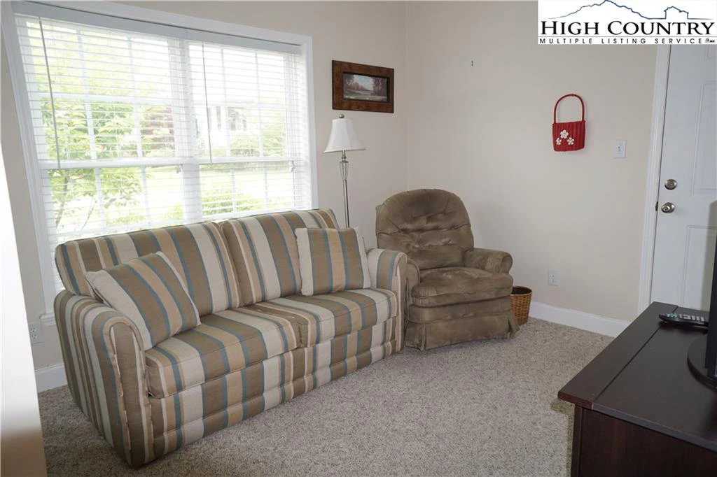 Image number 18 for the current listing