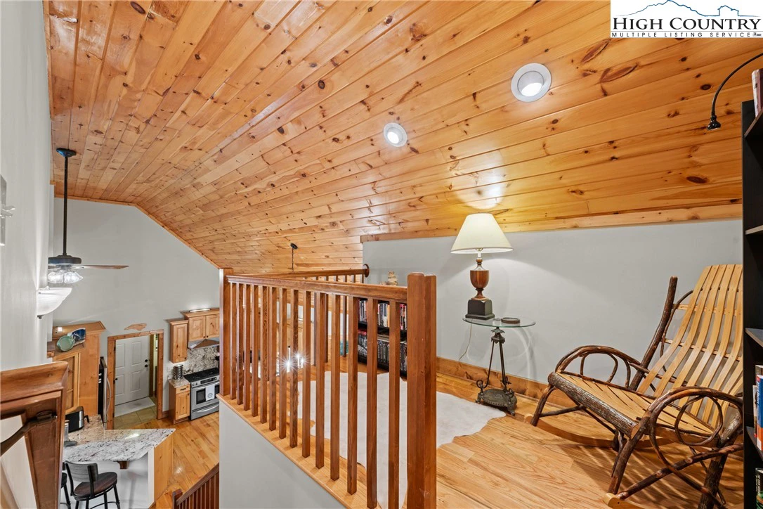 Image number 8 for the current listing