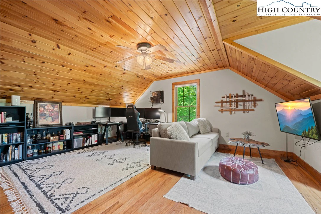 Image number 9 for the current listing
