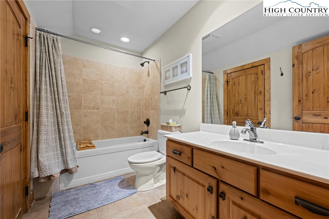 Image number 11 for the current listing