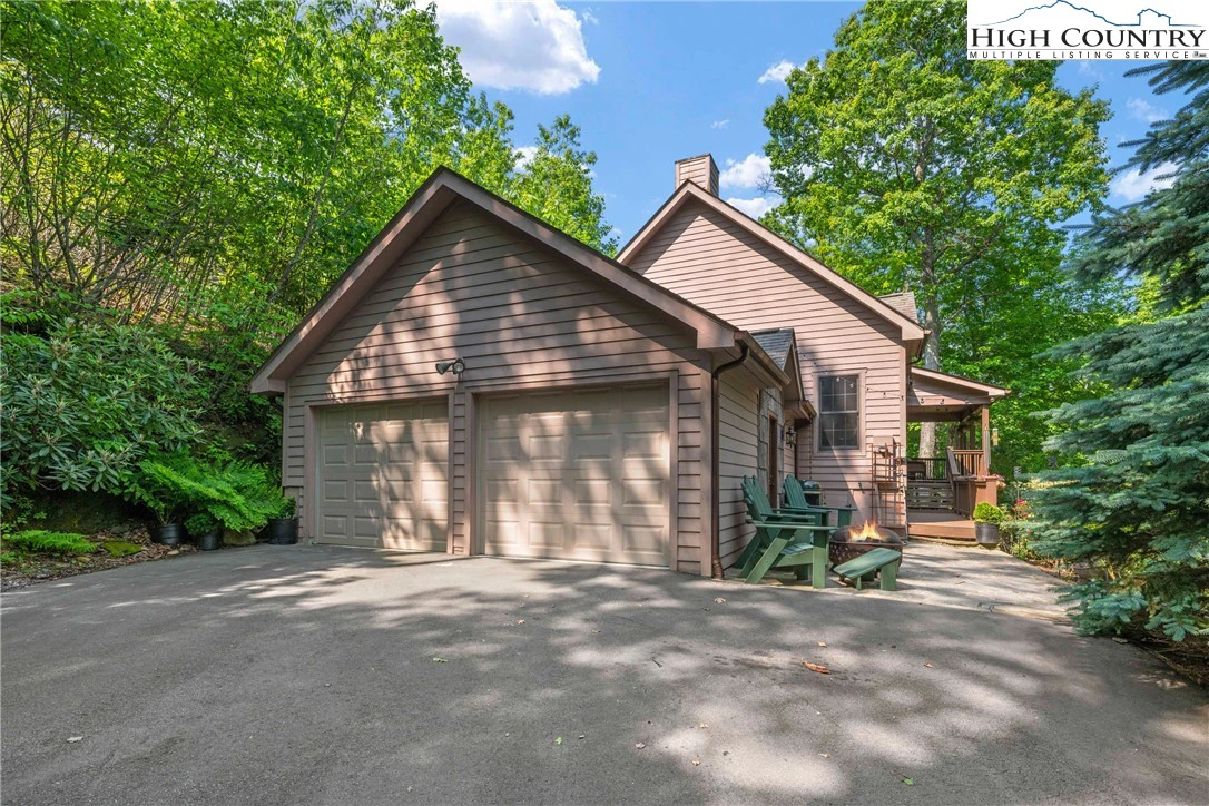 Image number 13 for the current listing