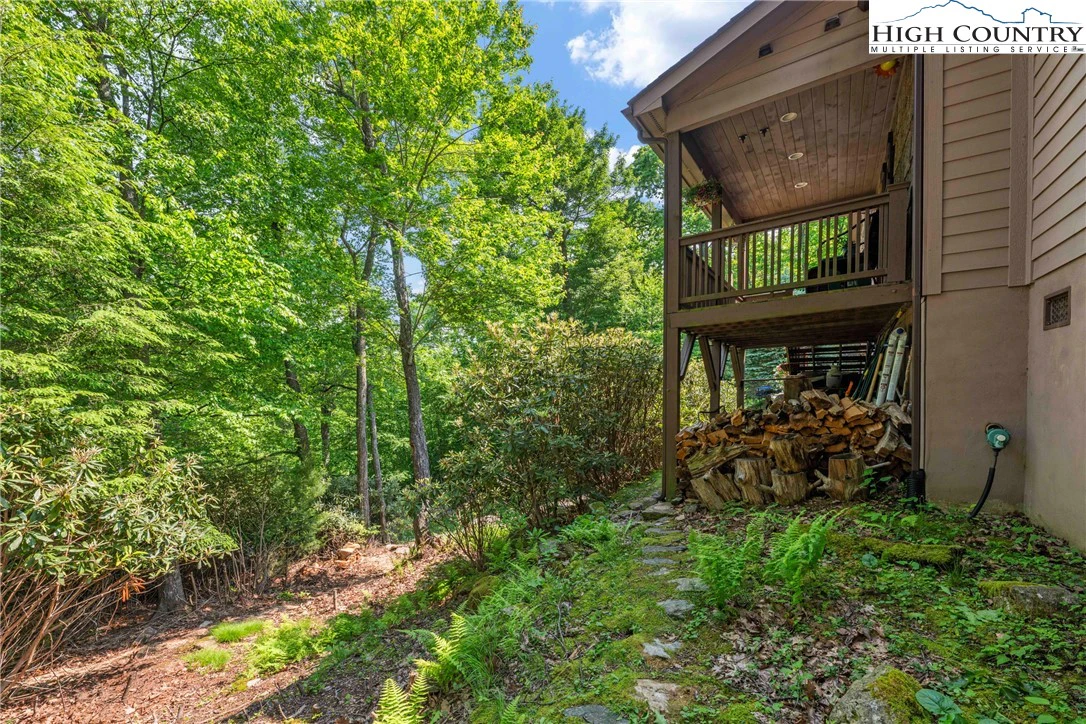 Image number 17 for the current listing