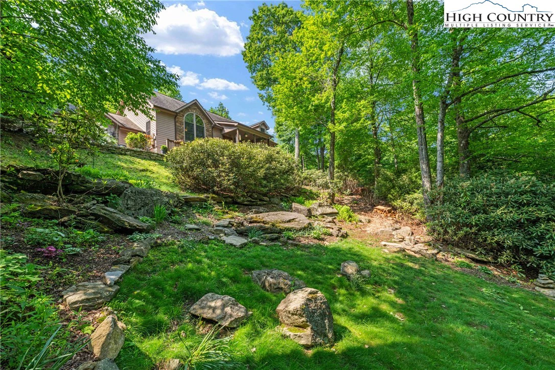 Image number 19 for the current listing