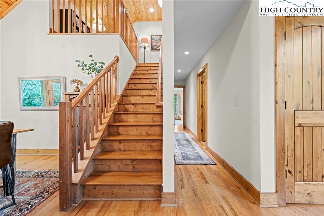 Image number 7 for the current listing