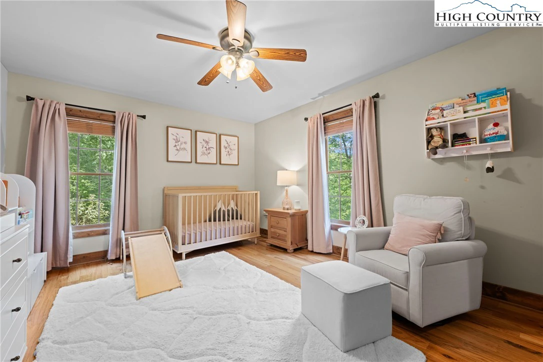 Image number 5 for the current listing