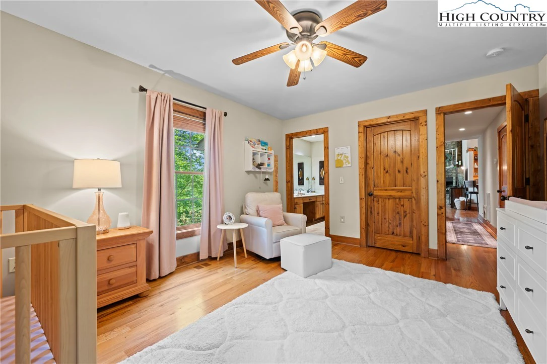 Image number 6 for the current listing