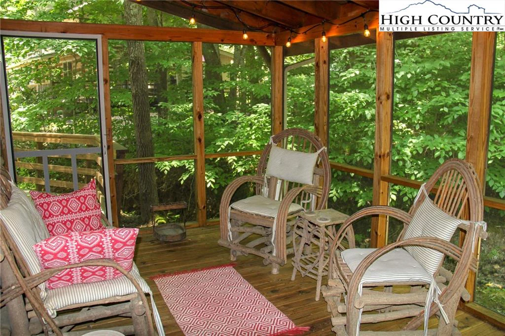 Image number 11 for the current listing