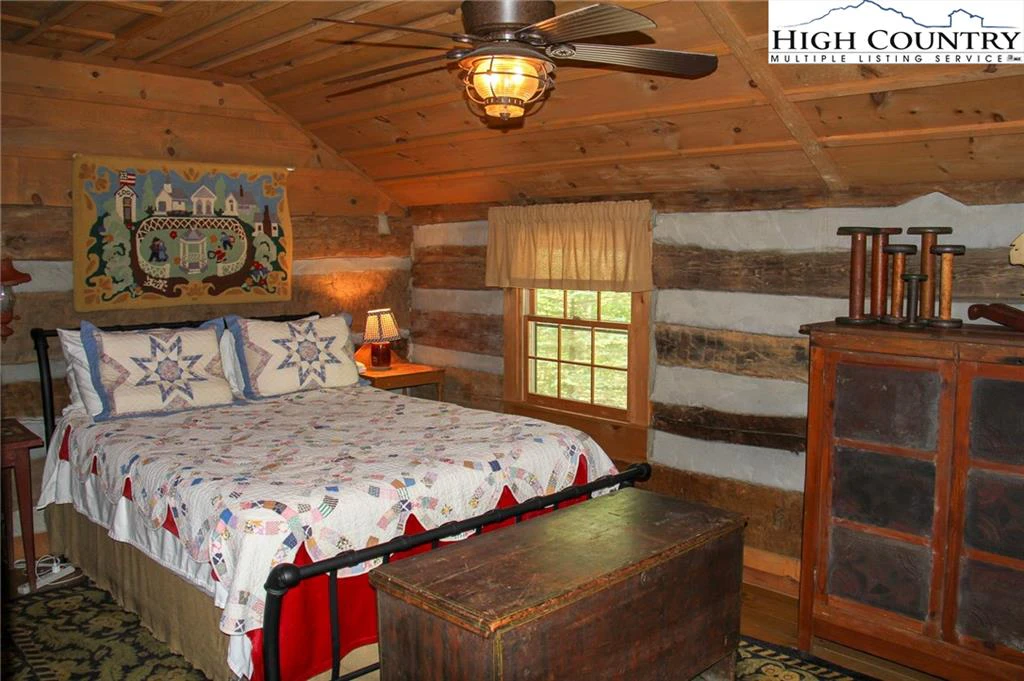 Image number 4 for the current listing