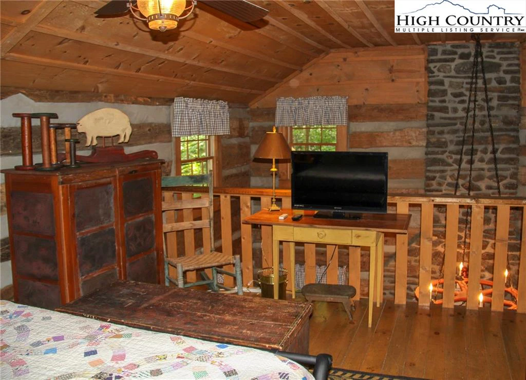 Image number 6 for the current listing