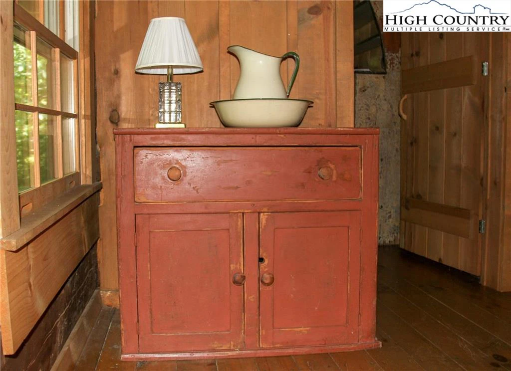 Image number 7 for the current listing