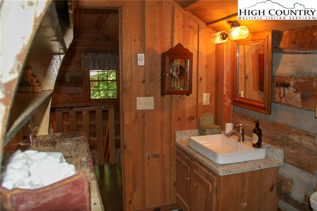 Image number 8 for the current listing