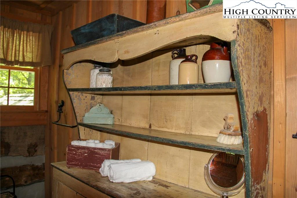 Image number 9 for the current listing