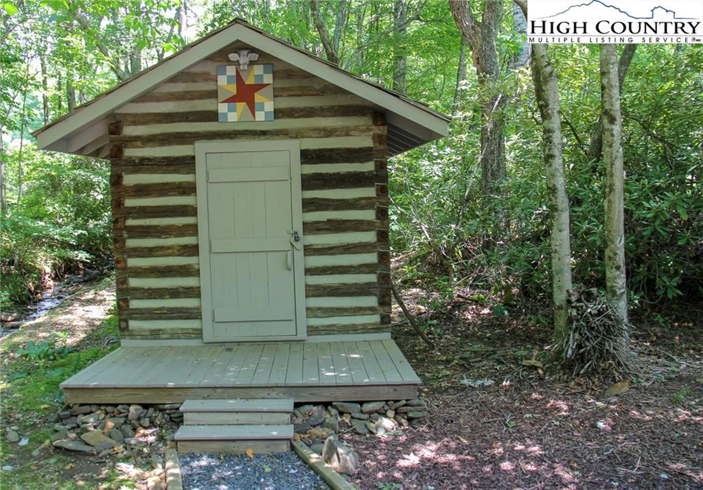 Image number 15 for the current listing