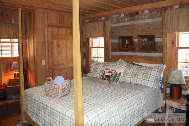 Image number 6 for the current listing