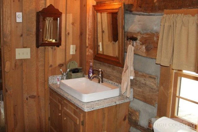 Image number 3 for the current listing