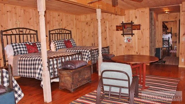 Image number 9 for the current listing