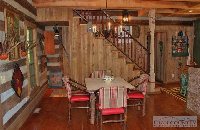 Image number 19 for the current listing