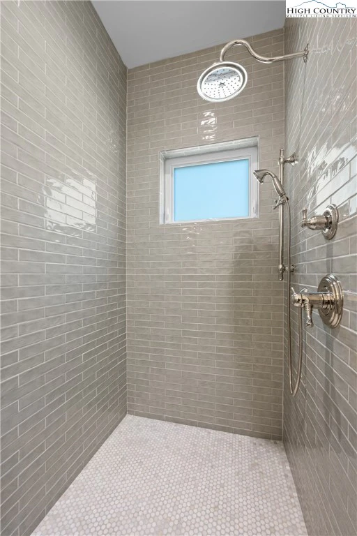 Image number 6 for the current listing