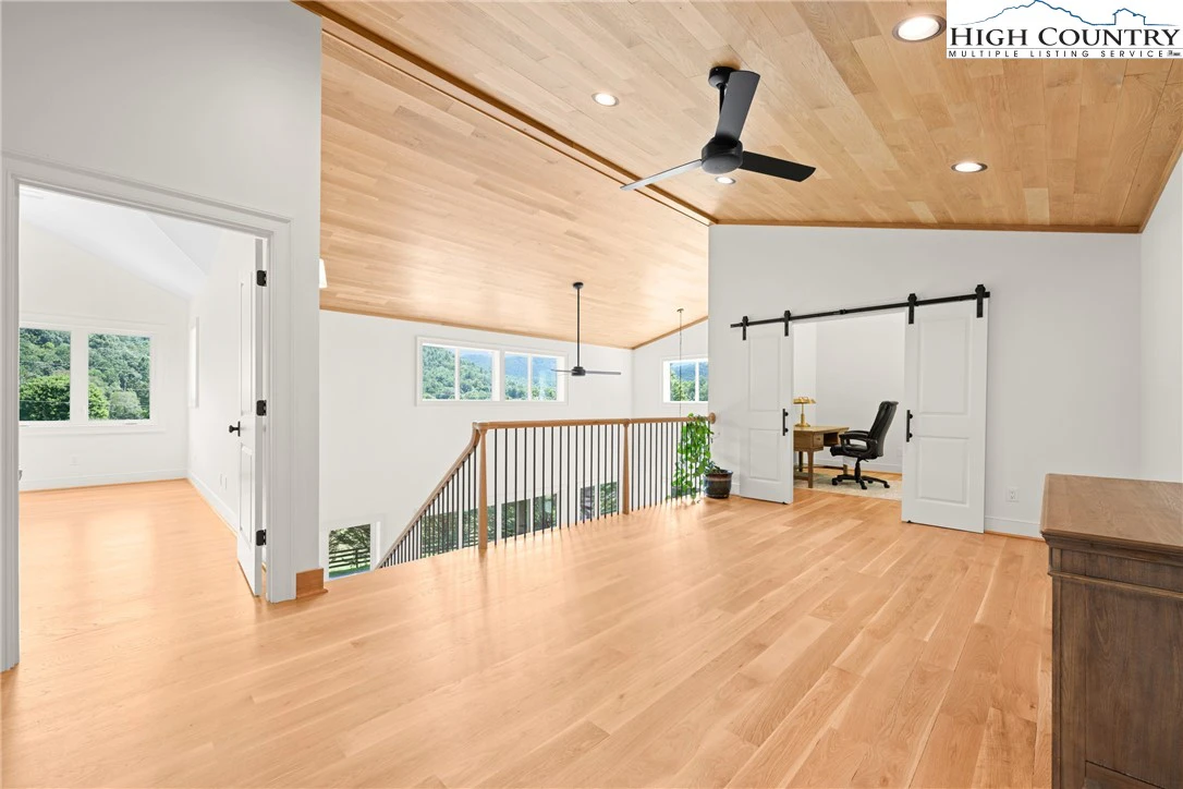 Image number 7 for the current listing