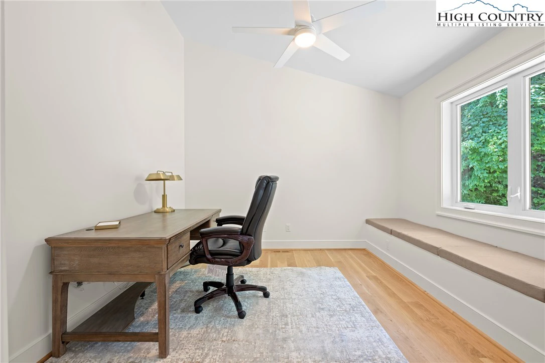 Image number 9 for the current listing