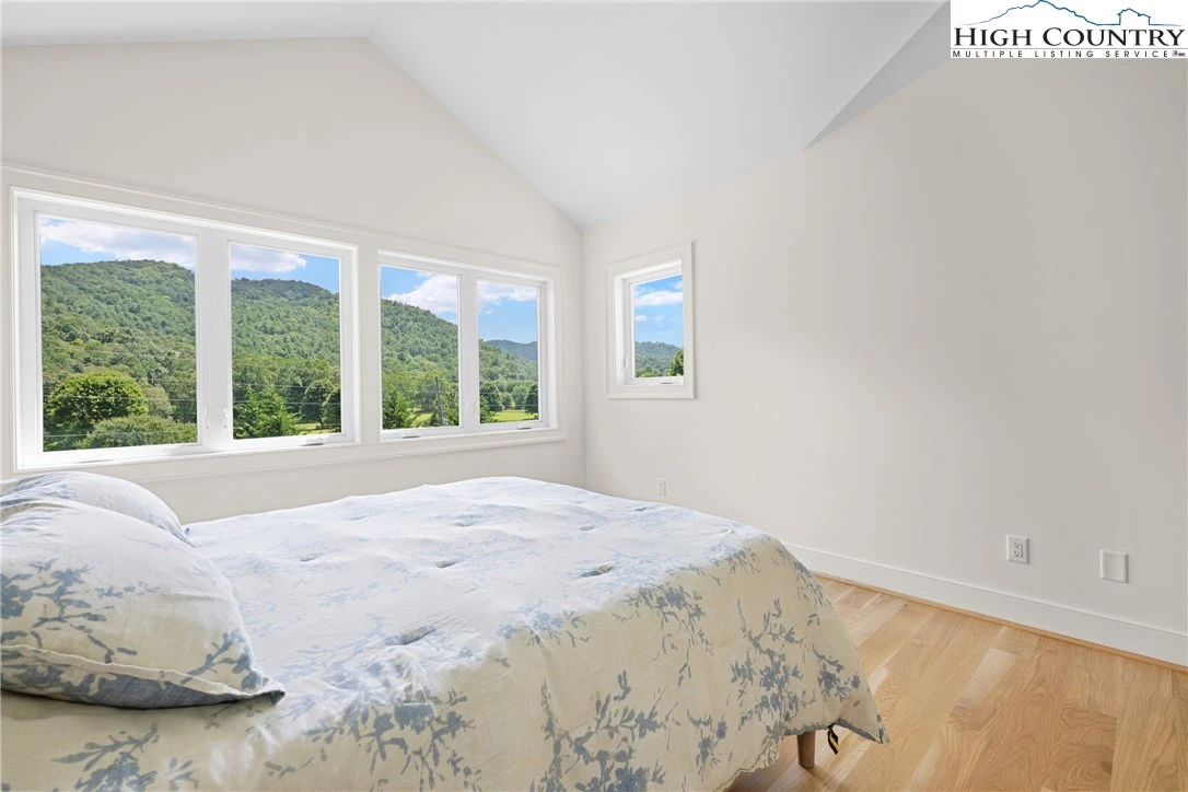 Image number 2 for the current listing