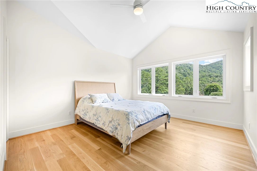 Image number 12 for the current listing