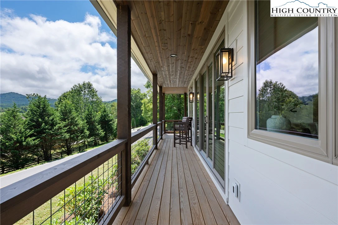 Image number 14 for the current listing