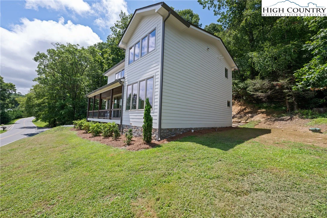 Image number 16 for the current listing