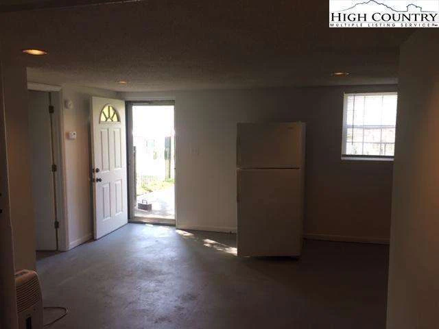 Image number 9 for the current listing