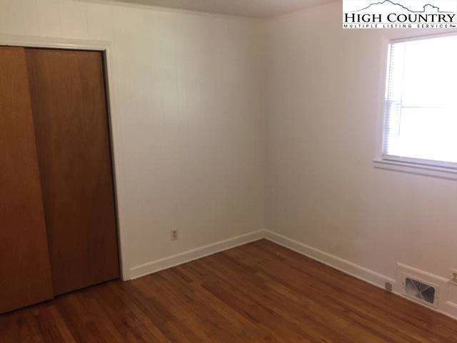 Image number 20 for the current listing