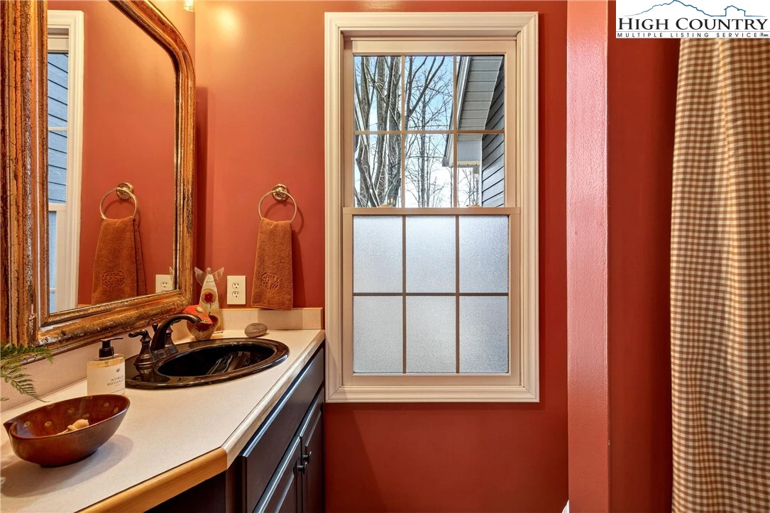 Image number 9 for the current listing