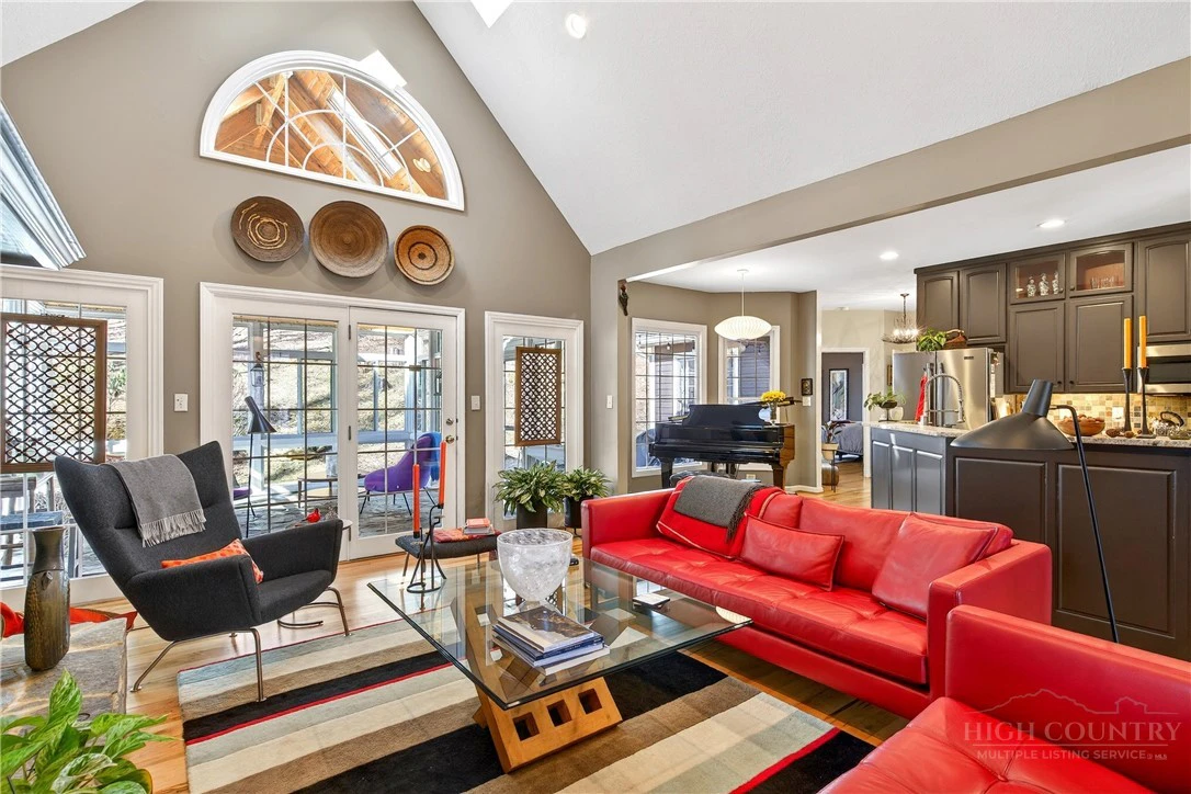Image number 12 for the current listing