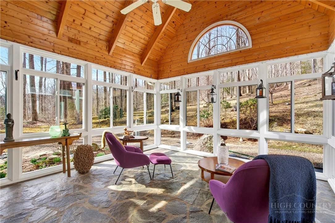 Image number 15 for the current listing