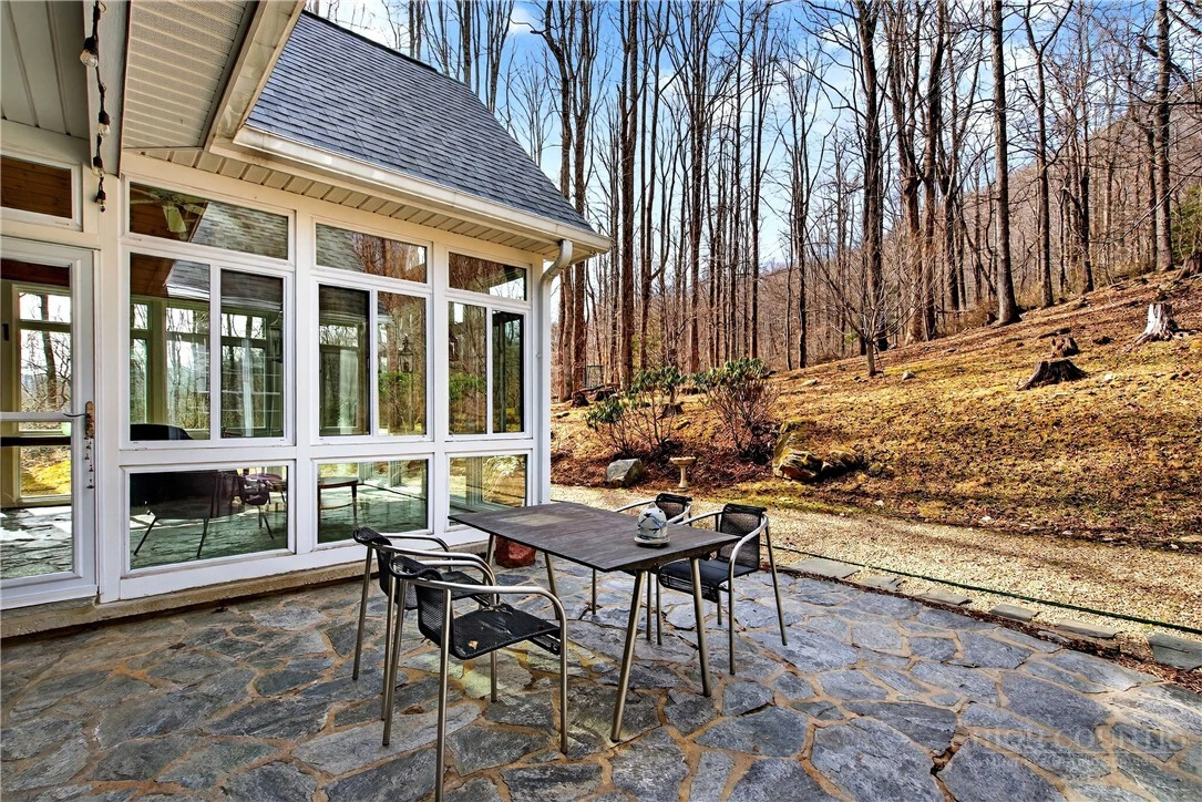 Image number 16 for the current listing