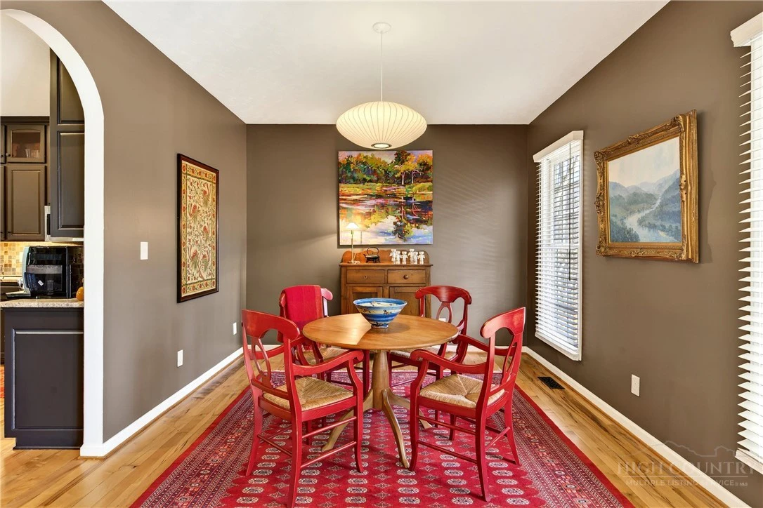 Image number 18 for the current listing