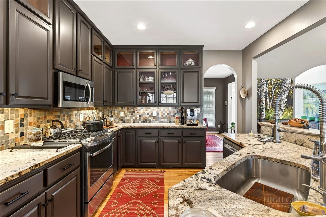 Image number 21 for the current listing