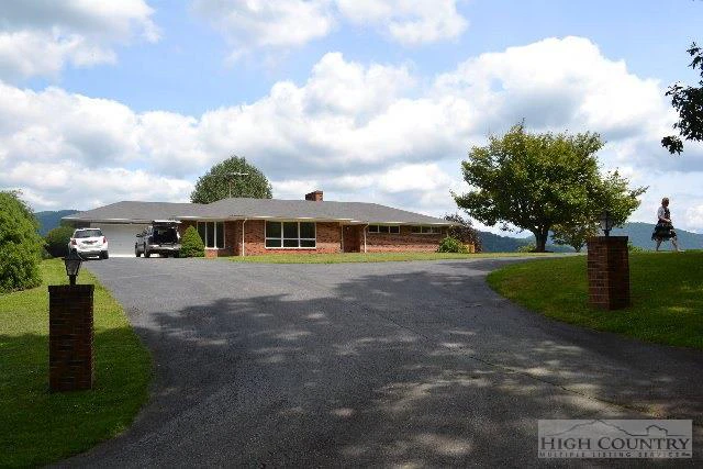 Image number 1 for the current listing