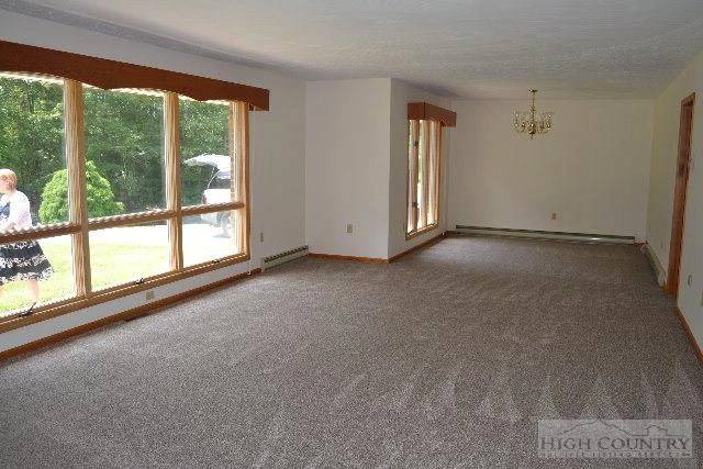 Image number 8 for the current listing