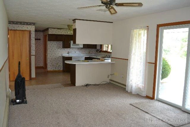 Image number 9 for the current listing