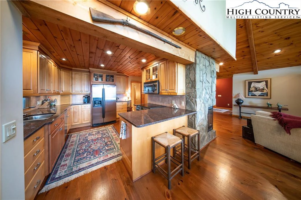Image number 21 for the current listing