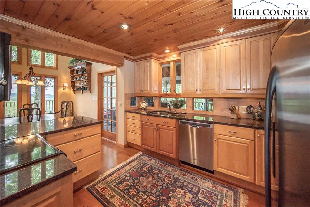 Image number 20 for the current listing