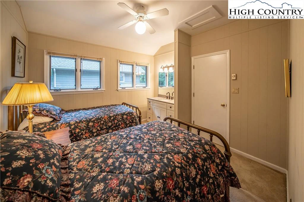 Image number 2 for the current listing