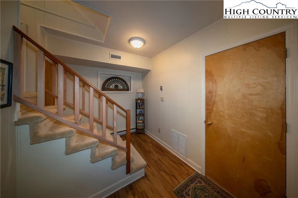 Image number 13 for the current listing