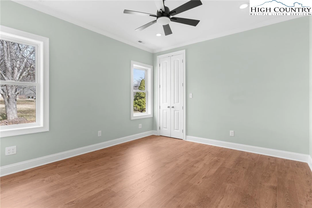 Image number 6 for the current listing