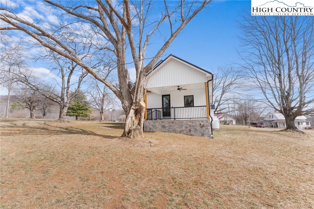 Image number 14 for the current listing