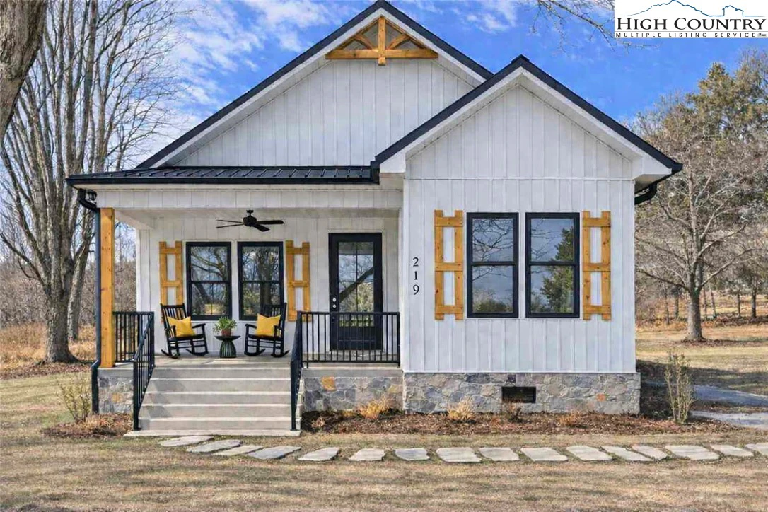 Image number 1 for the current listing