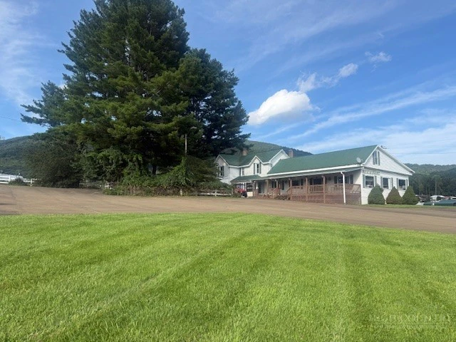 Image number 1 for the current listing